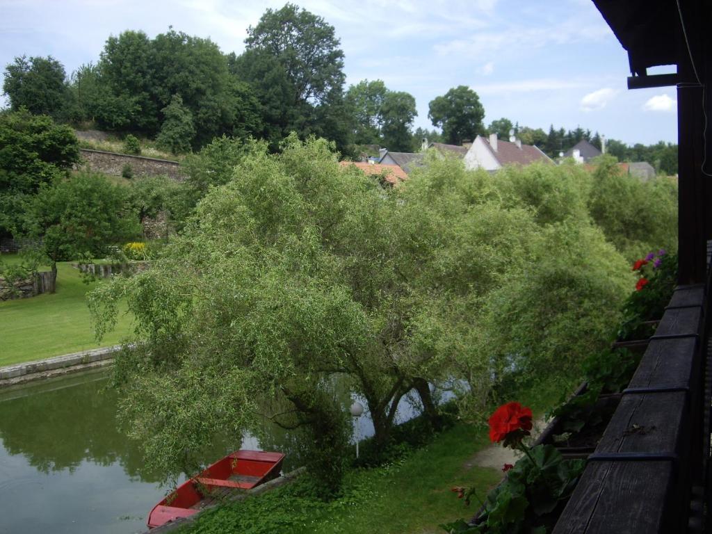 Penzion U Tkadlen Jindřichŭv Hradec Exteriör bild